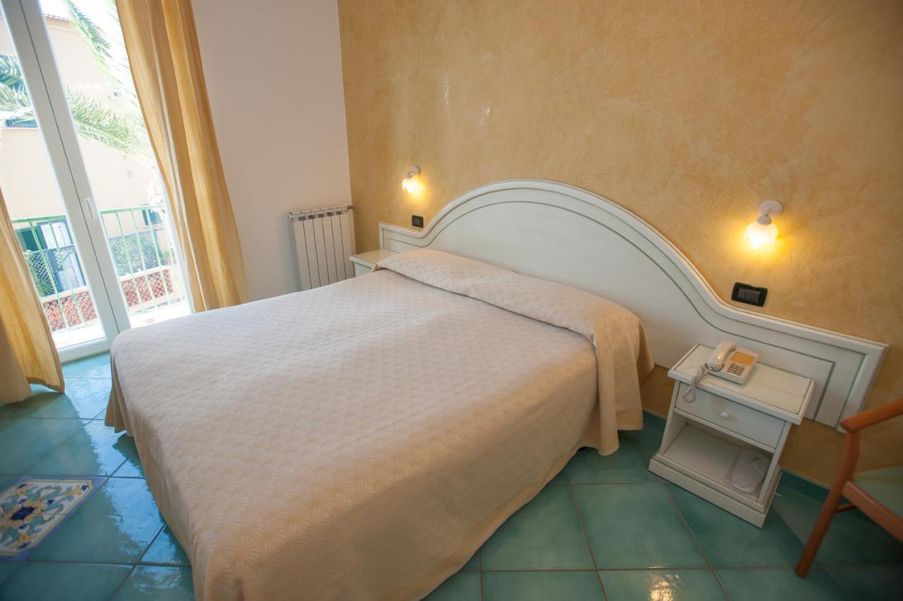 Hotel Villa Sirena - Thermae & Spa Ischia Exterior photo