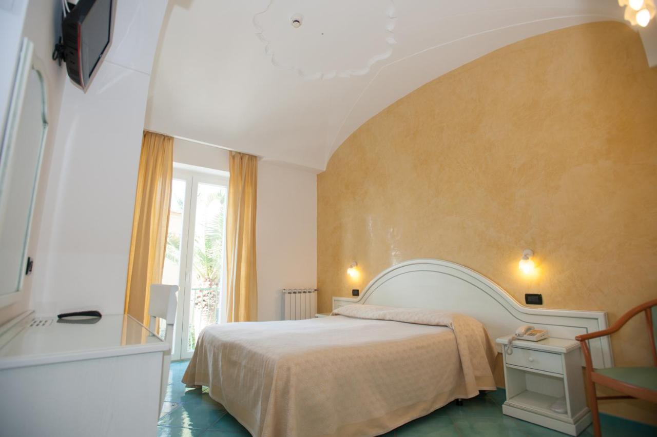 Hotel Villa Sirena - Thermae & Spa Ischia Exterior photo