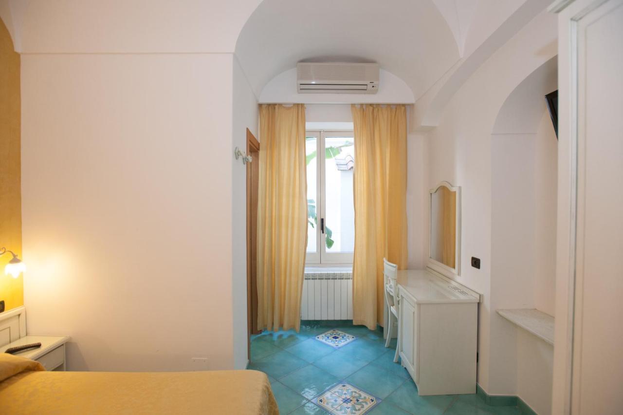 Hotel Villa Sirena - Thermae & Spa Ischia Exterior photo